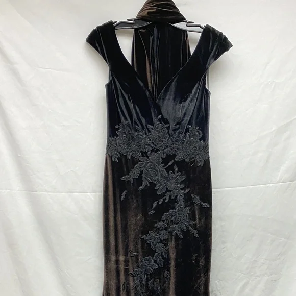 Montage by MonCheri velvet sleeveless long gown with shawl - Picture 9 of 10